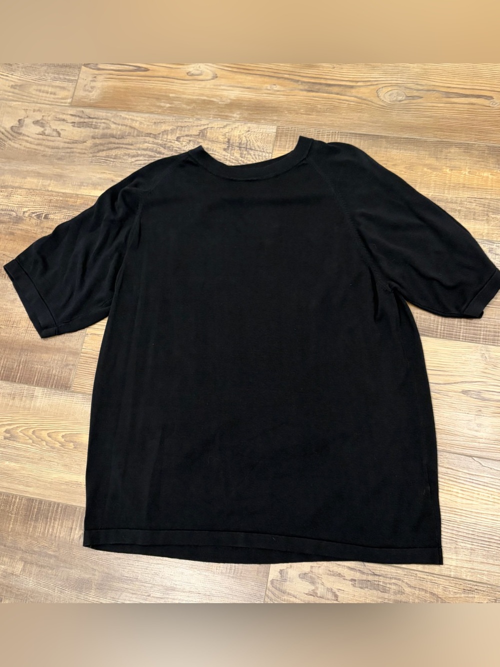 Vintage Norm Thompson 100% silk Black Short-Sleeve Crew Tee